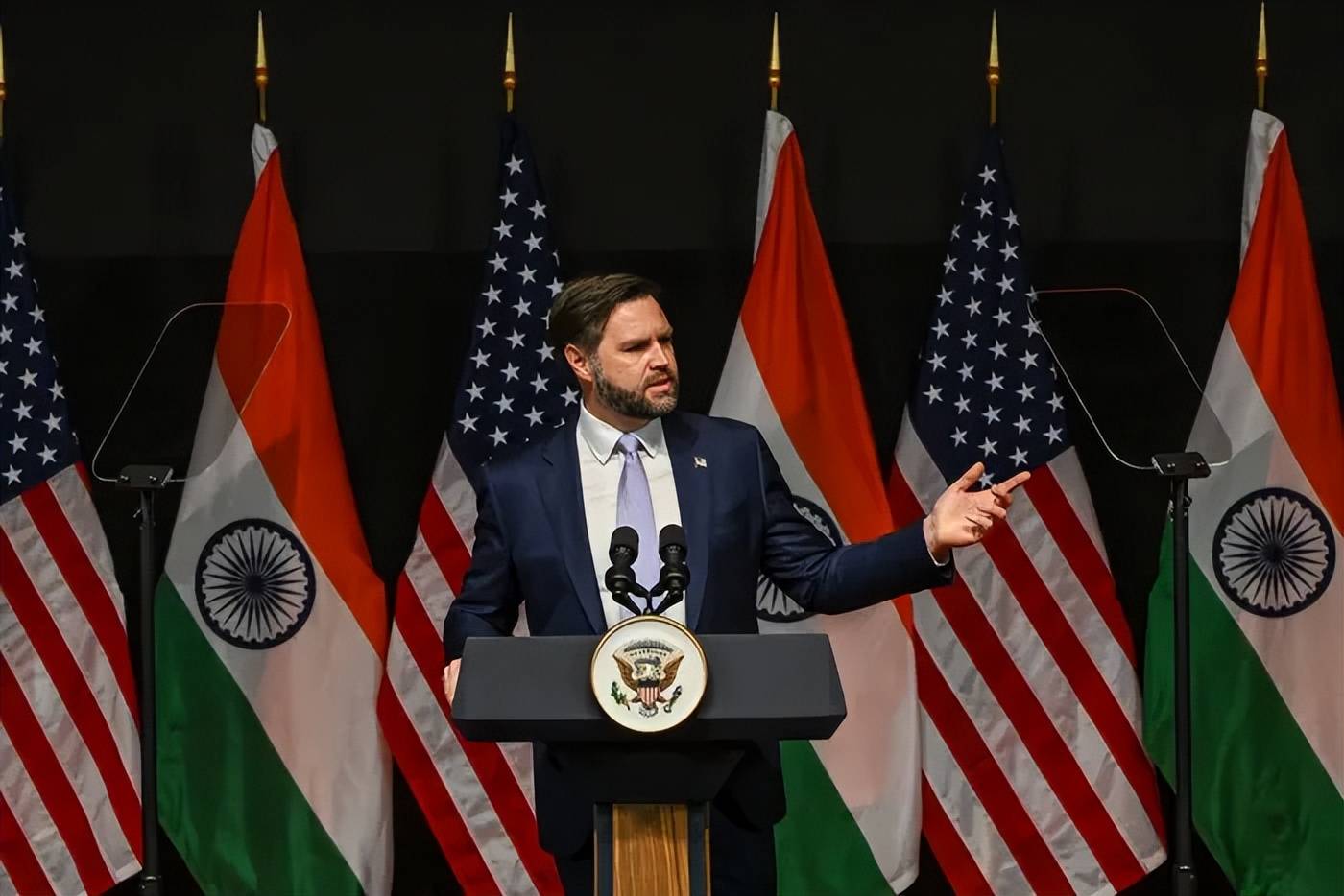 皇冠信用网出租足球_印度航母行踪曝光!180度掉头返航皇冠信用网出租足球,这是在躲巴基斯坦的导弹吗?