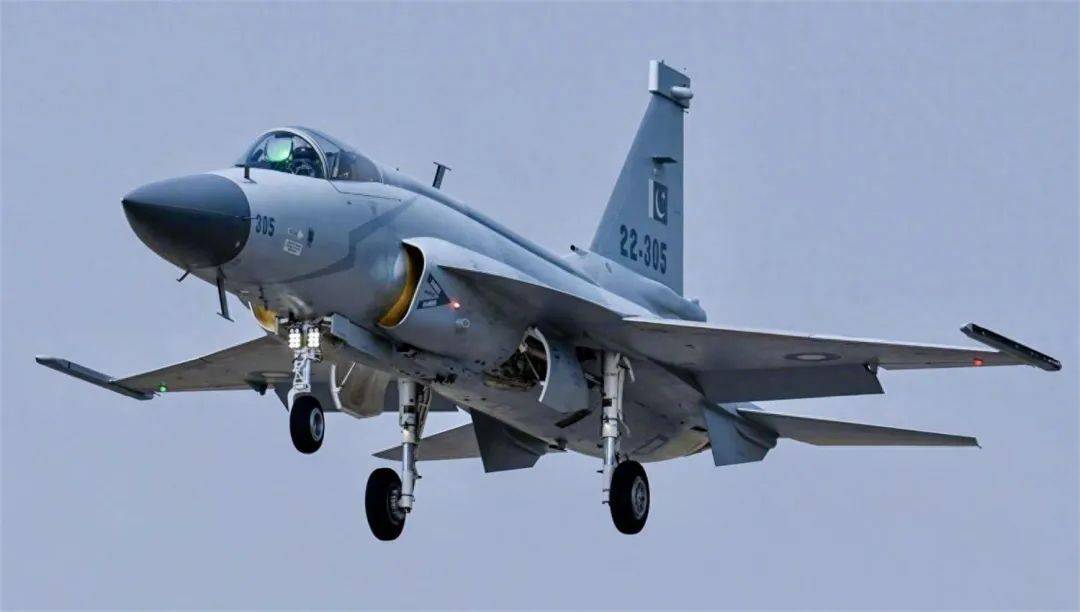 皇冠足球平台在哪里注册_中国武器果然厉害皇冠足球平台在哪里注册,又一架阵风殒命,飞行员被抓,轮到枭龙扬名