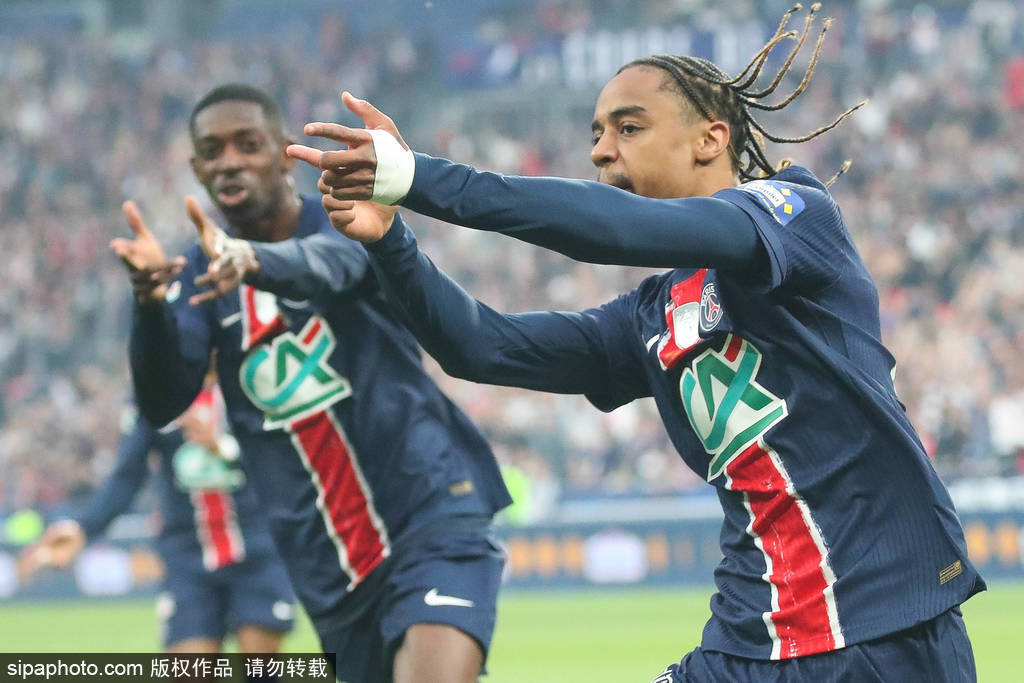 皇冠信用网出租足球_巴黎夺冠恩里克猛吹登贝莱?别闹了皇冠信用网出租足球!巴萨的拉菲尼亚才是欧冠数据之王!13球9助攻双料封神!