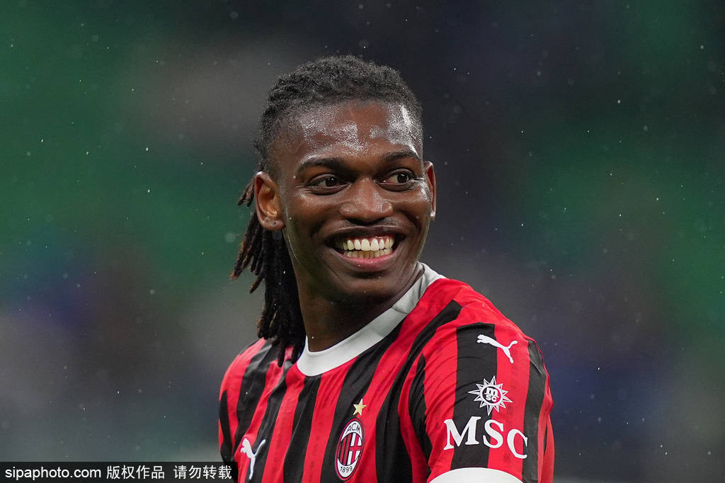 皇冠电竞足球_震动欧洲!莱奥密会拜仁皇冠电竞足球,利物浦半路截胡?米兰1.3亿防线告急!