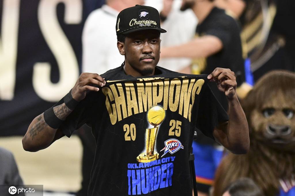 英格兰足球超级联赛
_杰威5年2.87亿提前续约雷霆 三少薪资合计超8亿