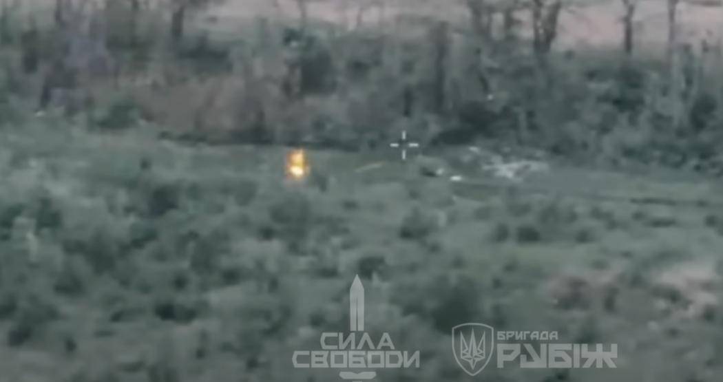 皇冠信用网申请_乌军称救出一名被困俄军后方的士兵:用无人机空投电动自行车