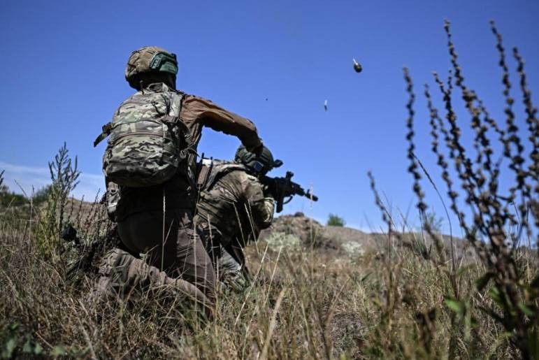 皇冠信用盘正网_泽连斯基承认防线崩盘皇冠信用盘正网,俄军狂飙突进18公里,直插乌军后勤枢纽