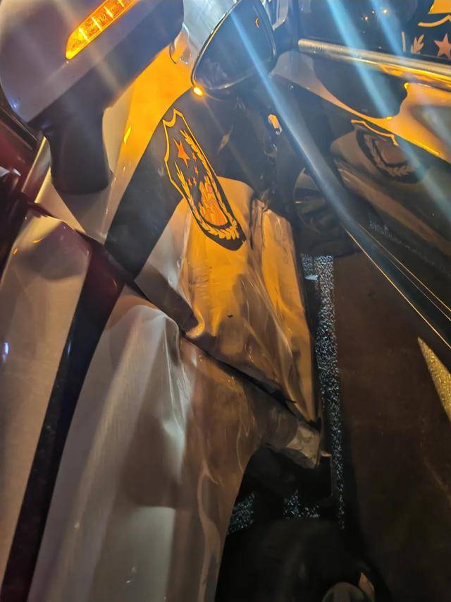 皇冠信用网怎么代理
_向前一横!辽P0952警皇冠信用网怎么代理
,救下5个孩子