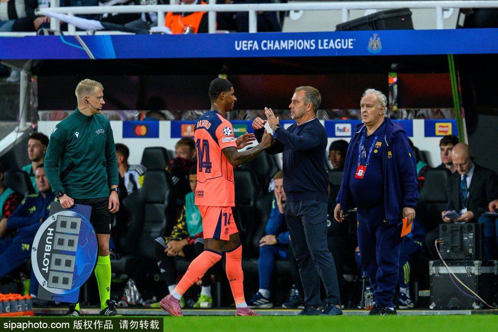 皇冠信用盘怎么注册_姆贝乌莫:曼联新宠闪耀老特拉福德皇冠信用盘怎么注册,再揭安东尼致命失误