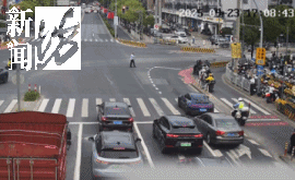 皇冠信用网登1_事发上海晚高峰!汹涌车流中皇冠信用网登1,一男子绝望跳车,直奔民警而去……