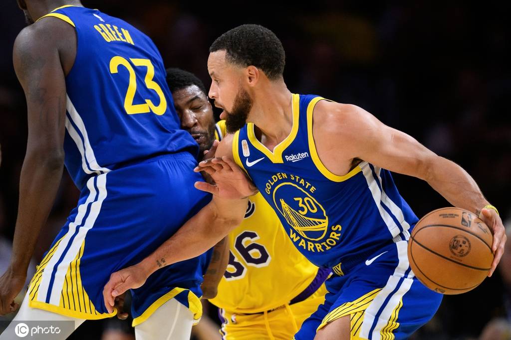 皇冠信用网在线开户
_库里23分东契奇43+12+9 巴特勒31+5勇士胜湖人