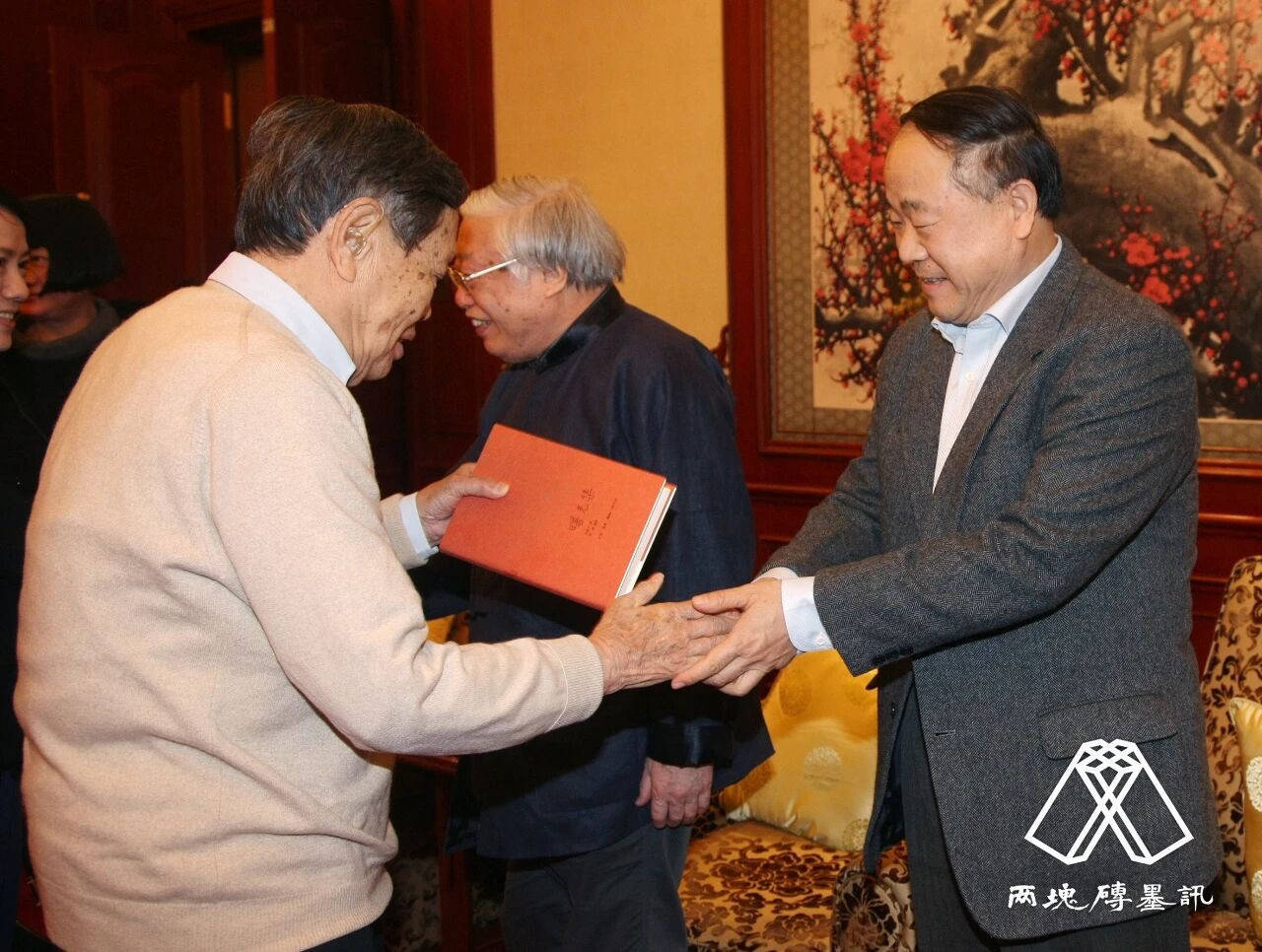 皇冠信用网开户
_窑变|莫言悼杨振宁皇冠信用网开户
,写了一首诗:先生原本仙乡客……