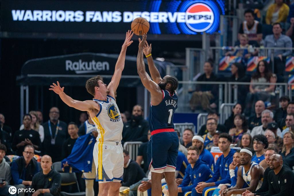 皇冠信用网址
_库里19+8哈登下半场0分 勇士轻取快船两连胜