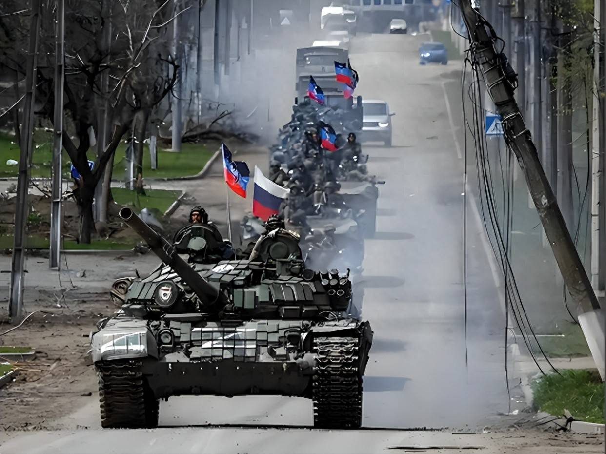 足球外围买球网站
_红军城沦陷！战况让人头皮发麻：乌军一边投降足球外围买球网站
，一边发起空降作战，上演送人头大戏