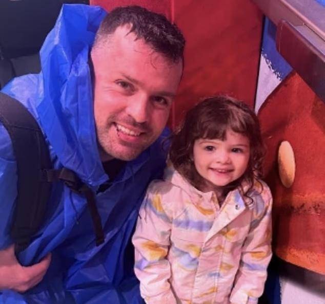 如何代理皇冠信用网
_42℃高温下如何代理皇冠信用网
,美国一父亲在家看片喝酒,将2岁女儿留在车内致身亡,入狱前自杀