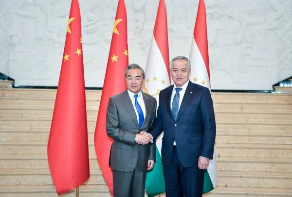 皇冠信用網注册开户
_王毅:日本现职领导人讲了不该讲的话皇冠信用網注册开户
,越了不应碰的红线,中方必须予以坚决回击