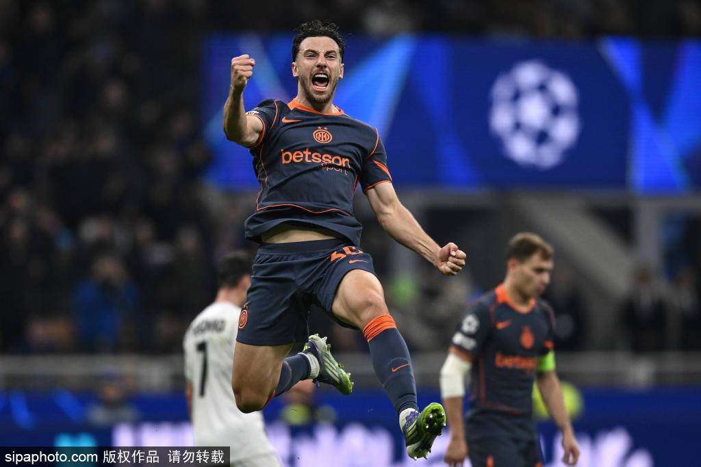 巴塞罗那足球
_国米2-0比萨复盘：劳塔罗梅开二度巴塞罗那足球
，泽林斯基与迪乌夫的中场表现令人振奋