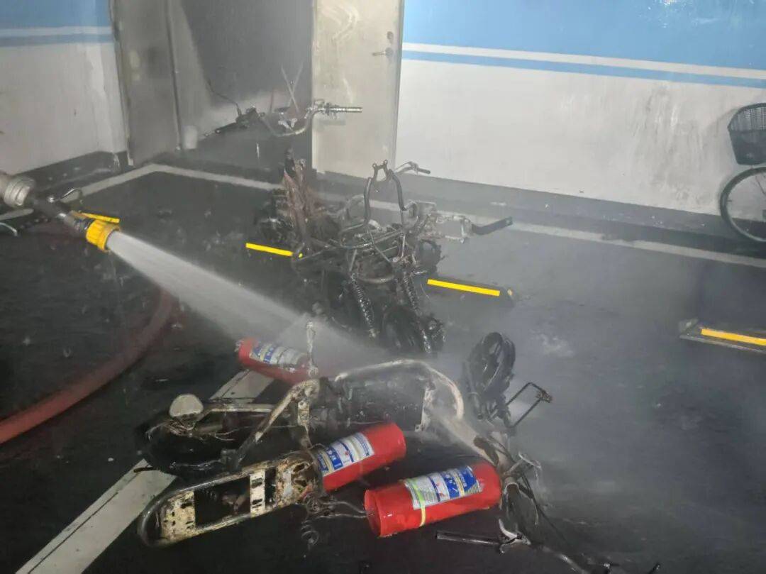 皇冠体育App下载
_集中曝光皇冠体育App下载
!郑州市2025年11月共发生13起电动自行车火灾!