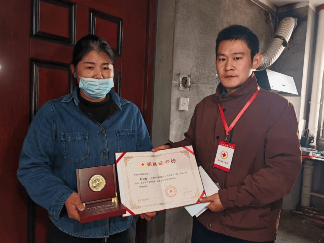 皇冠信用网登3代理_泪目！丈夫车祸离世皇冠信用网登3代理，妻子含泪做出这个决定