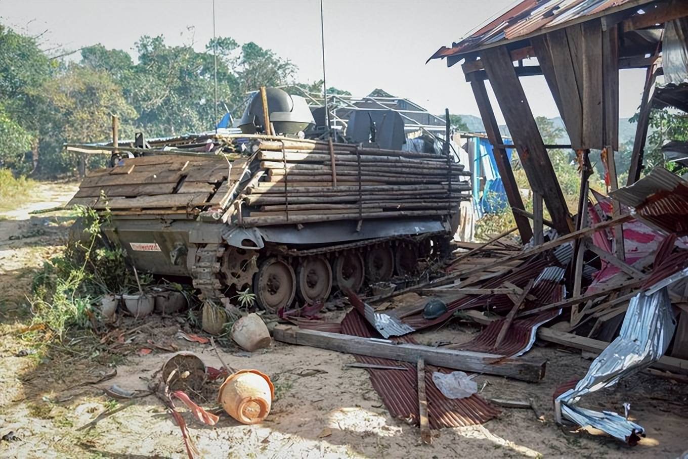 皇冠信用网代理申请_神仙打架了！泰国VT-4坦克与柬军40火对轰皇冠信用网代理申请，结局让所有人意想不到