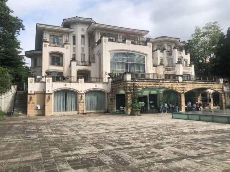 welcome皇冠注册_估值2亿元别墅6673万元起拍没人要welcome皇冠注册,该别墅系“中科创系”案件涉案资产