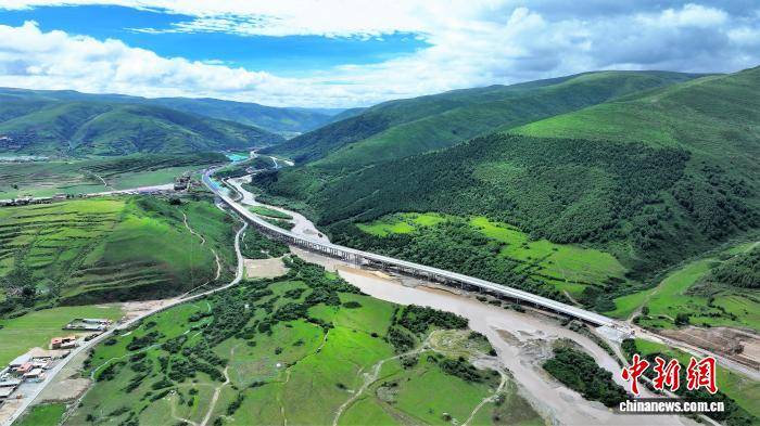 五大联赛踢几轮_四川:久马高速再通87.5公里 成都4小时直达红原大草原