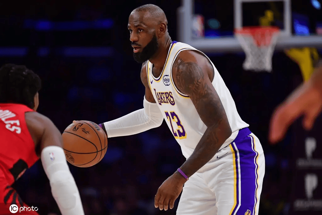 正版皇冠信用网_詹姆斯生涯最大危机来了 这次湖人是想逼走他吗正版皇冠信用网?