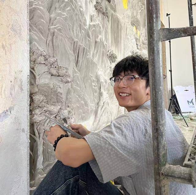 皇冠hga010怎么开户_两个00后刮腻子一年营收100多万元皇冠hga010怎么开户！梦想是画遍全球