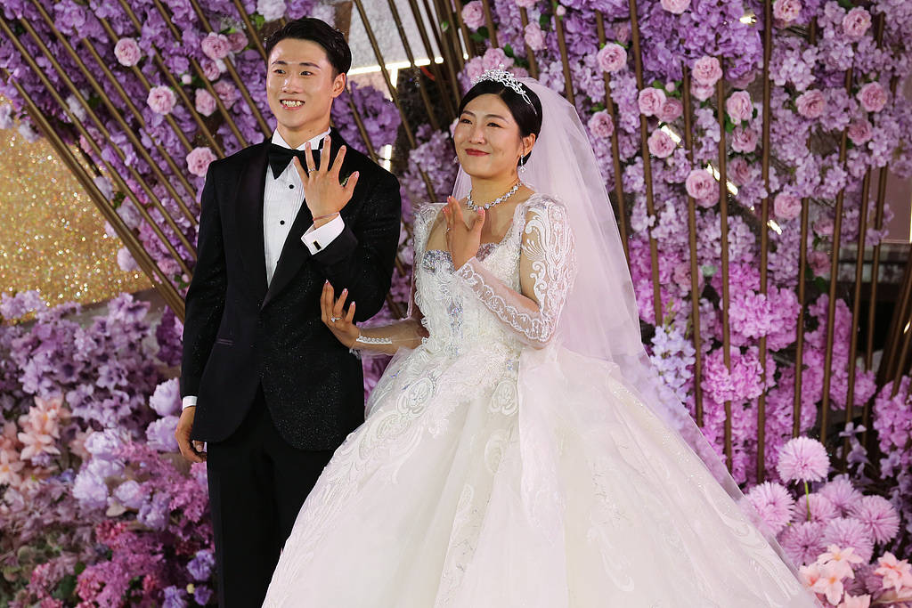 皇冠信用盘注册_王心迪、徐梦桃成为中国体育史上第五对奥运金牌夫妇