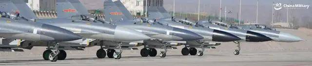 皇冠信用网网址_三代同堂皇冠信用网网址!央视首次出现歼-11、歼-11BS、歼-11BG同框画面