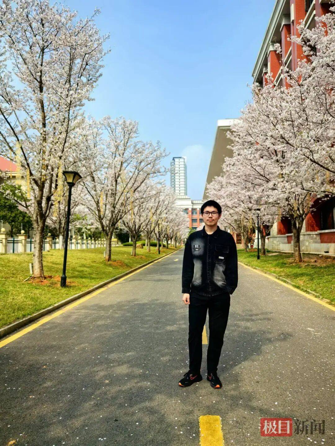 法国足球_武汉一男生高考653分法国足球，查完分后沉默了，父亲去年离世，今年高考作文，他以父亲为题